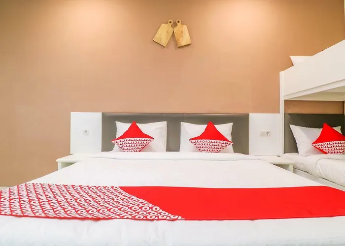 Oyo 1445 12 Hotel 2*