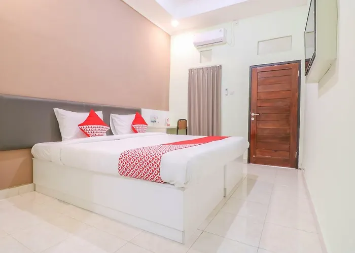 Oyo 1445 12 Hotel 2*