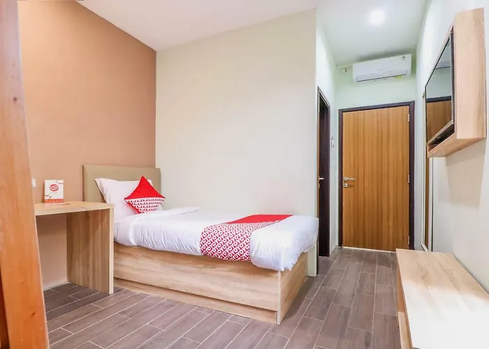 Oyo 1445 12 Hotel 2*